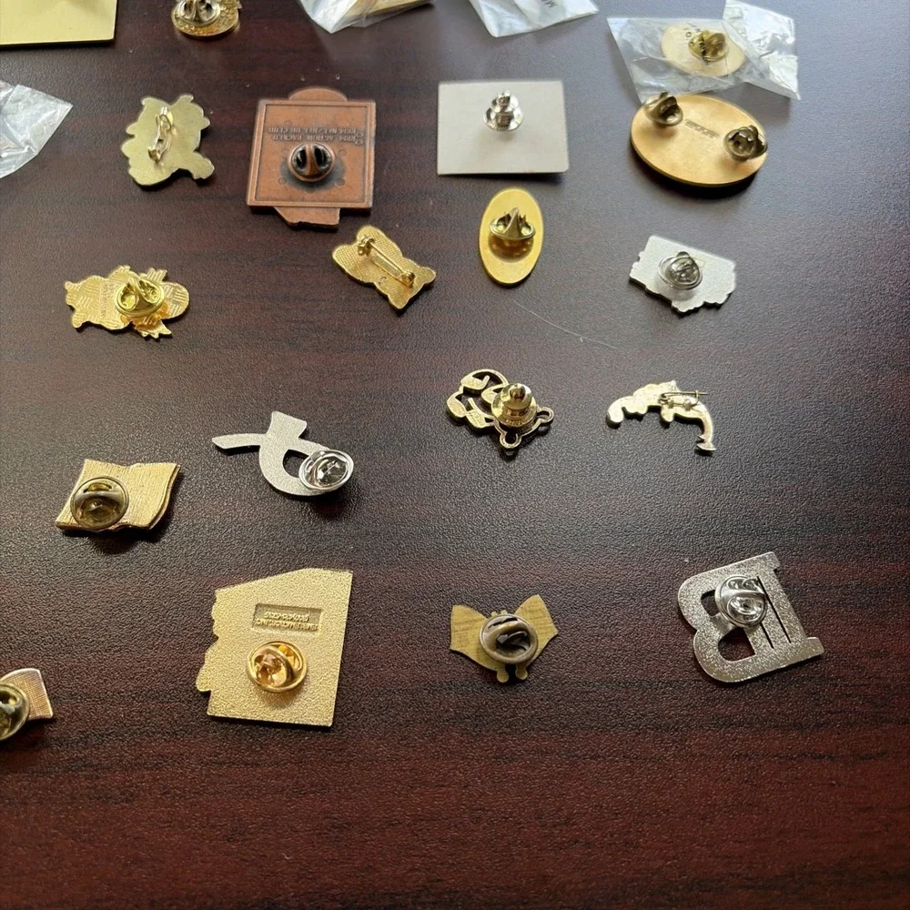 Lot Of 25 Lapel Hat Pins Christmas Americana Football Lions Elks R1